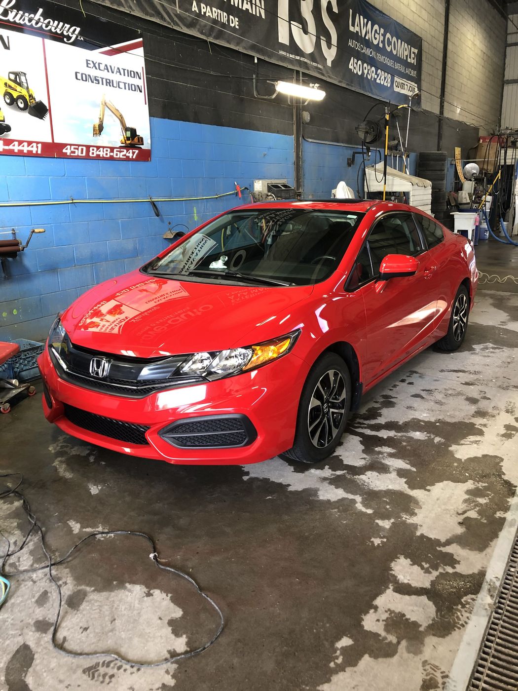 Honda Civic rouge après lavage premium
